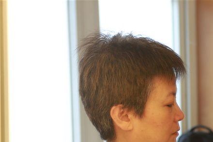 The fascinating Beijing Opera Makeup requires team work 美丽的京剧化妆来自复杂的过程